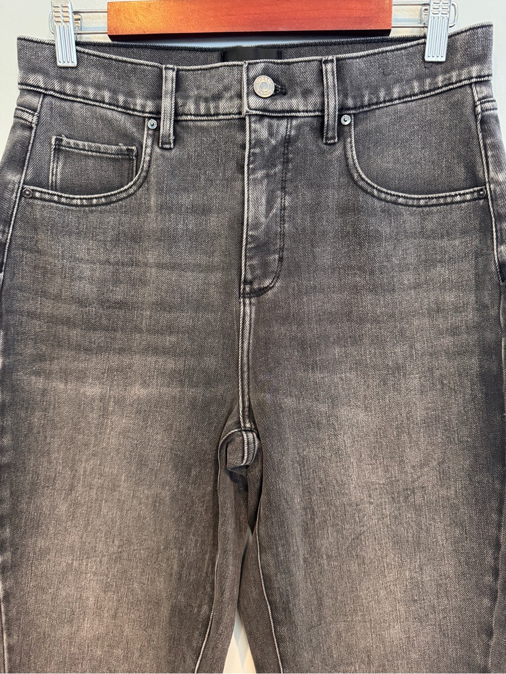 WHBM Extra High Rise Barrel Jeans Size 6 - Picture 4 of 9